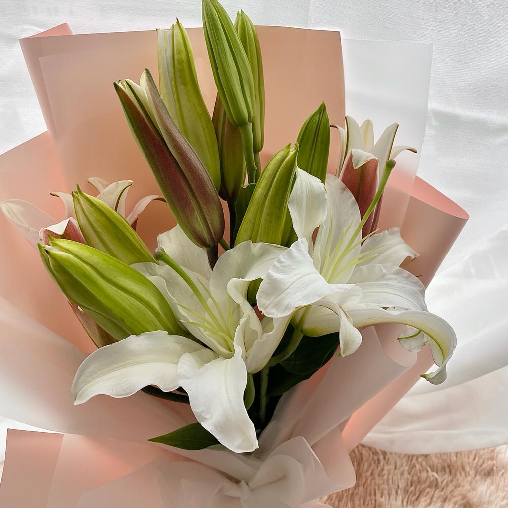 Cheap Fresh White and Pink Lilies Bouquet under $60 in Singapore with Free Delivery
