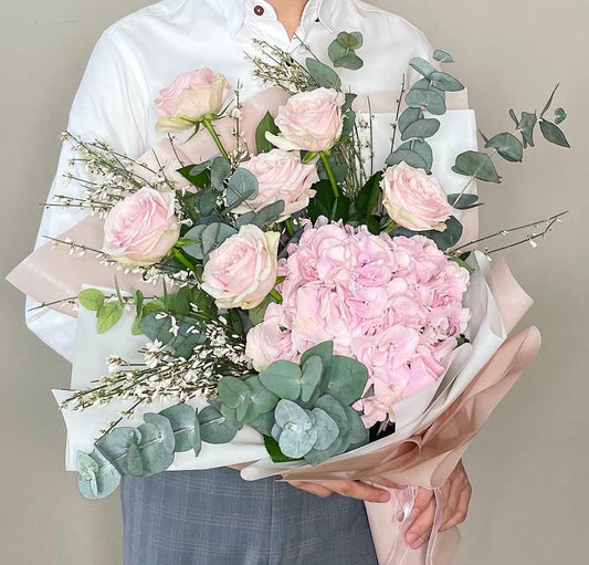 Fresh Hydrangea and Roses Bouquet under $80 in Singapore Free Delivery